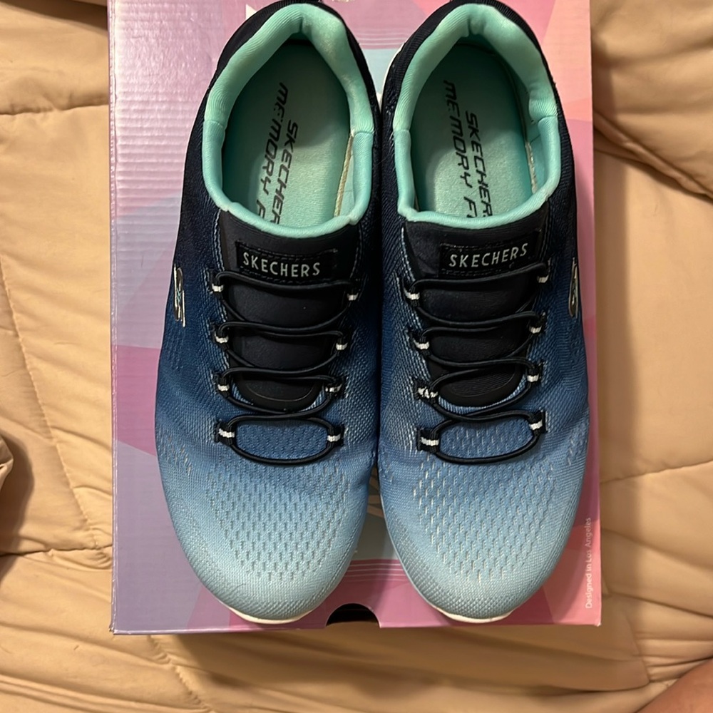 Skechers Virture Pure Radiance in Navy ombré. Size 6.5